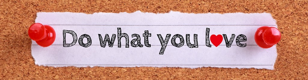 Note paper with text Do what you love is pinned on the wooden cork.